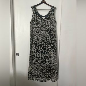 Beautiful flattering 100% silk dress